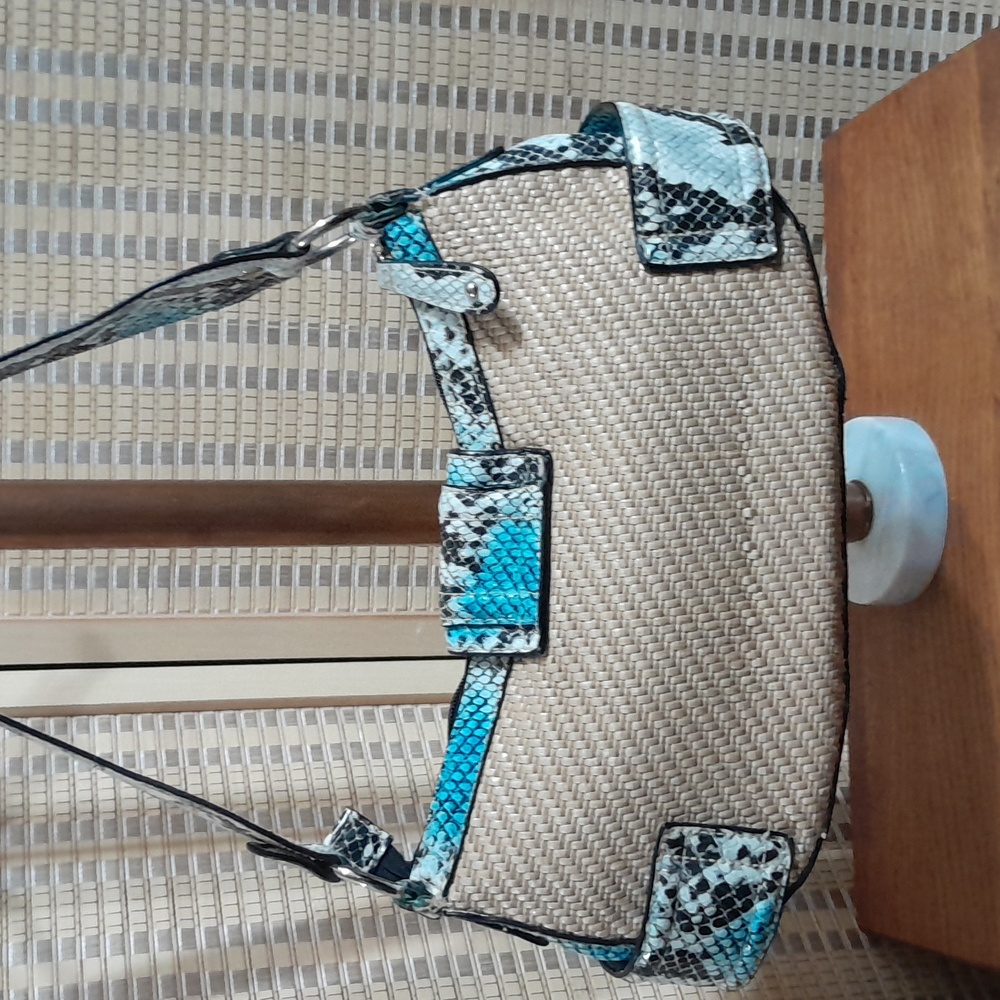 Linear LR Handbag - Picture 4 of 6